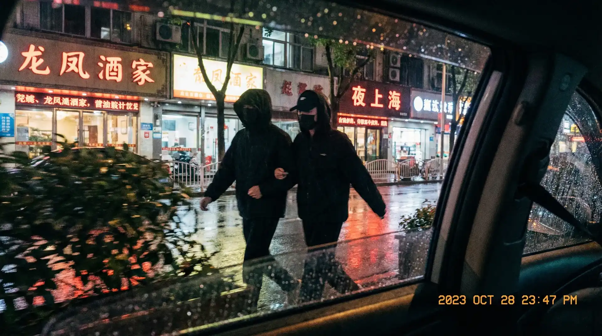 战舰少女5-1 - 顶流明星深夜密会现场抓拍照片